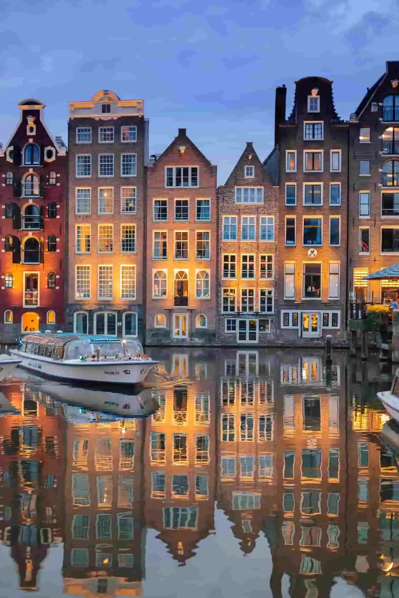 Canaux d'Amsterdam au coucher du soleil